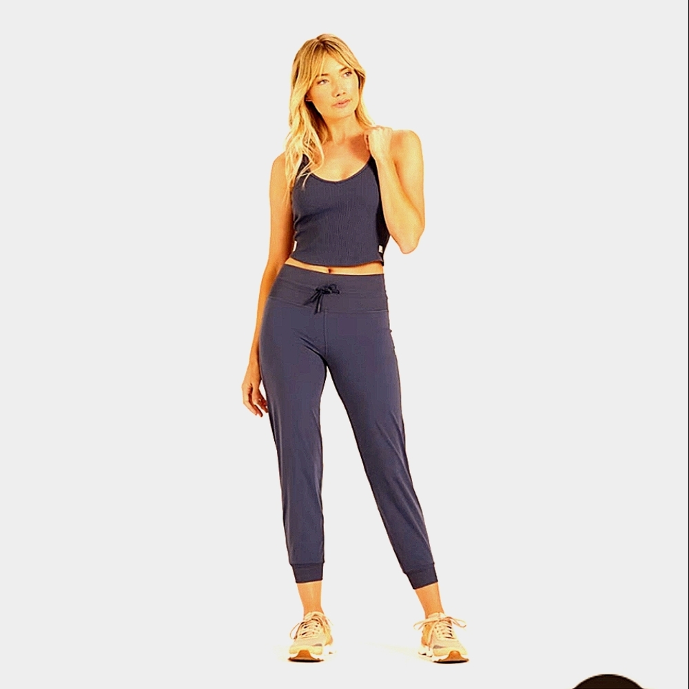 VUORI daily joggers NAVY xs retail$98